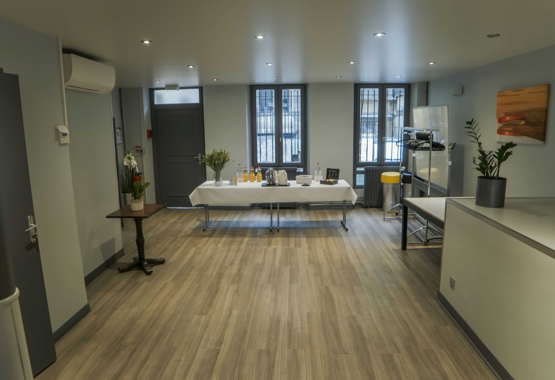 Salle Pierre Goursat – Buffet bas Paris 9