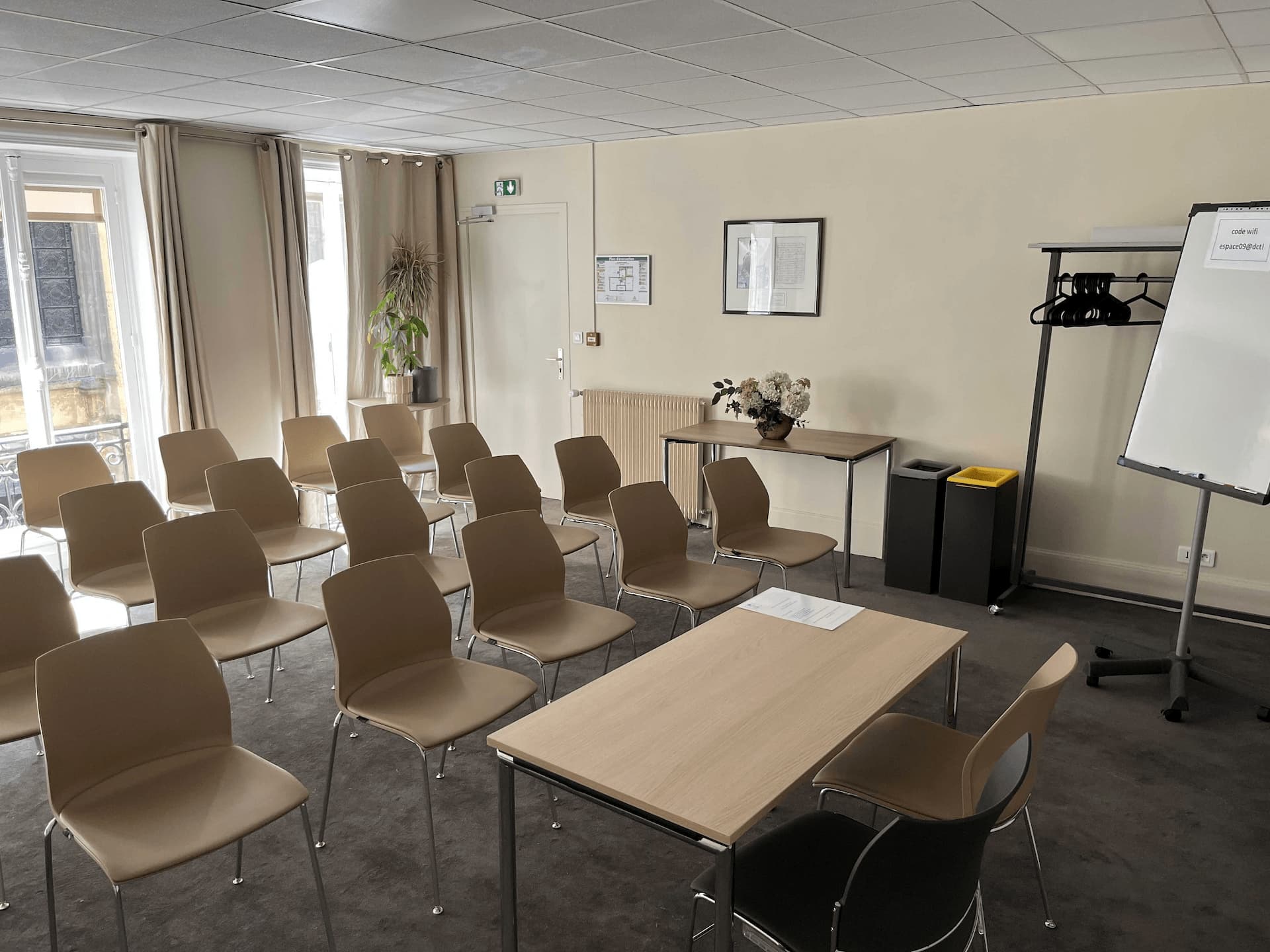 Salle d'Estienne d'Orves Paris 9 - Vue 4